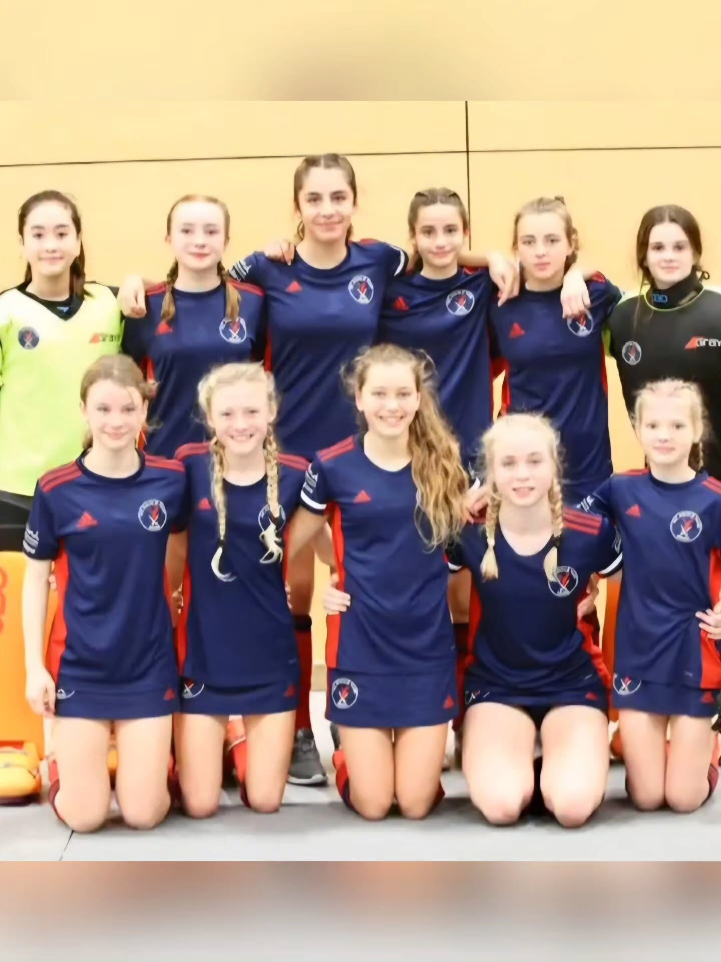 HC Knole Park junior indoor team lined up together